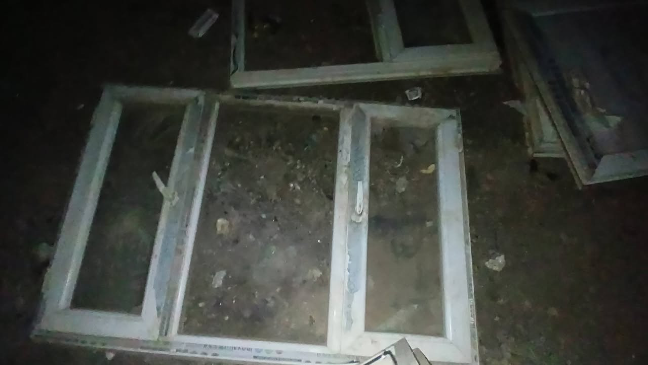 سندوش 25 وحده اقل وحده طول 4 متر نضيفات 8 شبابيج 5 ام 3 جام و3 شبابيك ام 2 جام مغسله نضيفه يرادله بس غسل وبلايودات 2 ام 4 متر  كلشي نضيف وسعر مناسب مكاني بشمري وهاذ رقمي***********
