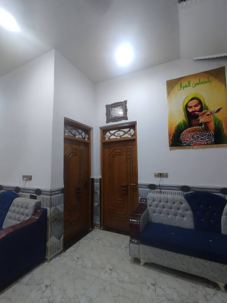 بيت طابو صرف للبيع بسعر 135 قفل (سعر نهائي)
بحي العسكري الثاني مقابيل المصفاية ثالث بيت عن الشارع العام الرئيسي 
بيت كلش مرتب وحديث بناء متعوب عليه مثل ما موضح بالصور
مساحة 200 متر
يحتوي على غرفتين واستقبال كبير وصالة ومبطخ بمساحة واسعة وصحيات خارجية
للتواصل والاستفسار مراسلة الصفحة
او واتساب ***********
