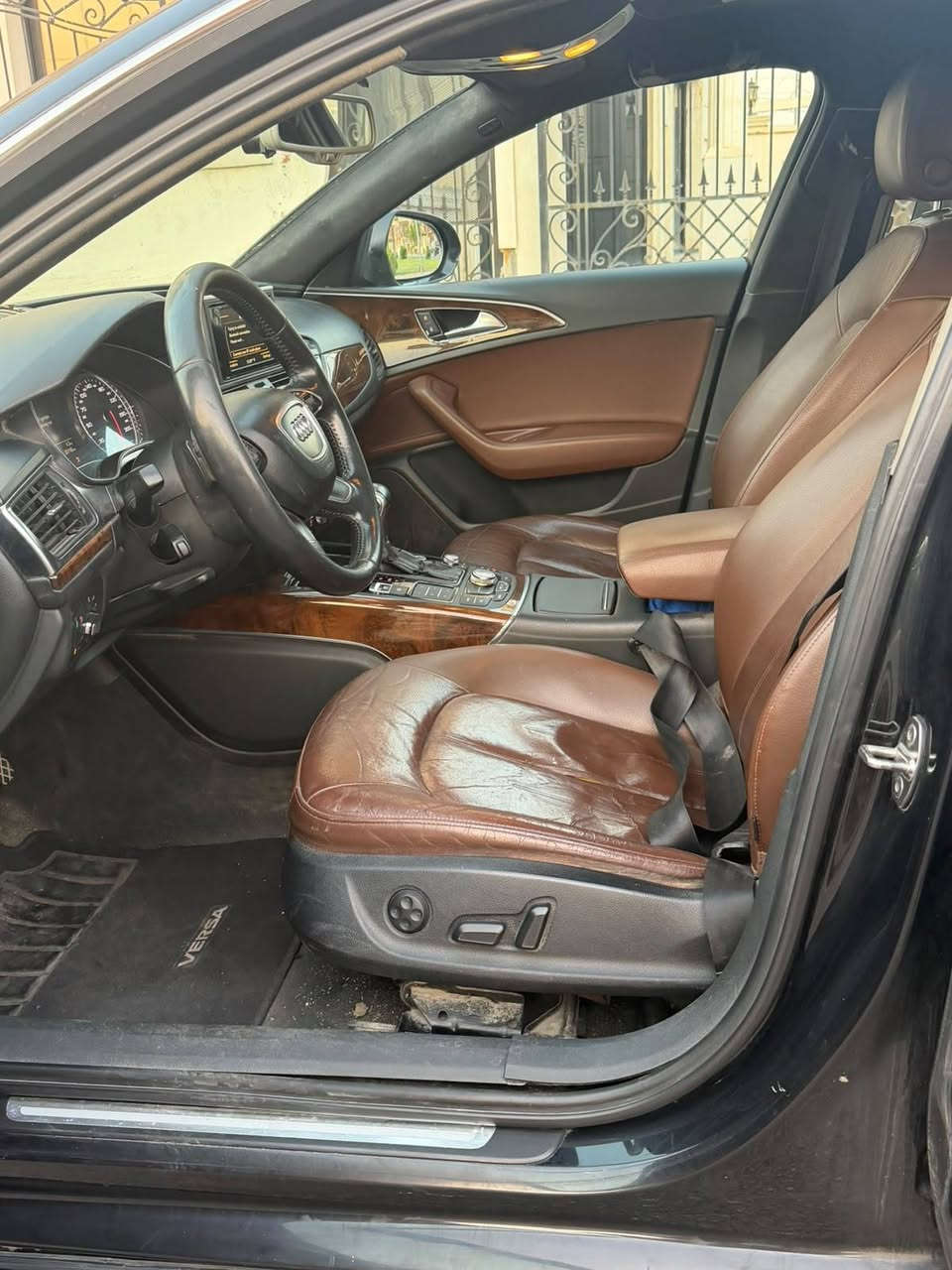 Audi A6 2015 (( خليجي ))
للبيع مراوس اودي A6 فول 

السياره جاهزة بدون نواقص نهائيآ
  
اودي A6 

موديل 2015

 اللون اسود

ماشي 133 الف مايل
 مواصفات خليجية السيارة 
استلام شركة سردار في اربيل 
ضمان دولي السيارة         
                 

محرك 6 سلندر تنفس طبيعي  كير ٨ سرع 🚀 بشرط وضع شركة

                                المواصفات ١/١
1-ابواب وجنطه شفط             

٢- بصمة

٣- سايد بريك كهرباء 

٤- اوتو stop في الازدحامات 

٥- خمس بصمة

٦- بردة خلفية

٧- بردة جانبية

٨- كشنات جلد لاونين قرميطي

٩- كشنات كهرباء

١٠- كشنات خزن ميموري

١١- سيدي  جنجر ٦ اقراص (CD box)
‏DVD

١٢- سستم صوت كامل مضخم 10

١٣- شاشة متحرك

١٤- بلوتوث

١٥- اوتو هولد

١٦- ٤ حساسات امامية

١٧- ٤ حساسات خلفية

١٨- ٤ وضعيات قيادة

١٩- گیر  اوتوماتيك 

٢٠- گیر عادي 

٢١- گیر سپورت

٢٢- گیر  ستیرن (شفتات ستيرن)

٢٣- عداد سرعة 300 ✈️

 ٢٤- نظام ABS و مانع انزلاق 

٢٥- قفل  سرعة 

٢٦- تحكم ستيرن جهتين 
 
٢٧- بك   لايت ليد

٢٨- لايتات  امامي  ليد

٢٩- كشافات زينون

 ٣٠- لايتات  نظام دوارة

٣١- زراك لايت جهتين 

٣٢- مري قلاب 

٣٣- اشاير بالمري 

٣٤- تبريد مركزي ٣ قطع مناخ منفصل تحكم كامل من قبل السائق او راكب الامامي و الخلفي 

٣٥- ثلاجة
 
 ****************
گیر و محرك بالشرط

حدادية جديد بالشرط

تبريد ثلج بالشرط
******************

السيارة بيها فقط صبغ حزام بدون حادث 
معجون السيارة كفاااااااله عامه 

*******************
مکان سيارة اربيل 📍
رقم اربيل دولي سنويه هز فحص جديد
) السياره باسمي تحب تحويل تحب وكاله نفس اليوم
*********** واتساب
***********☎ أربيل, العراق
