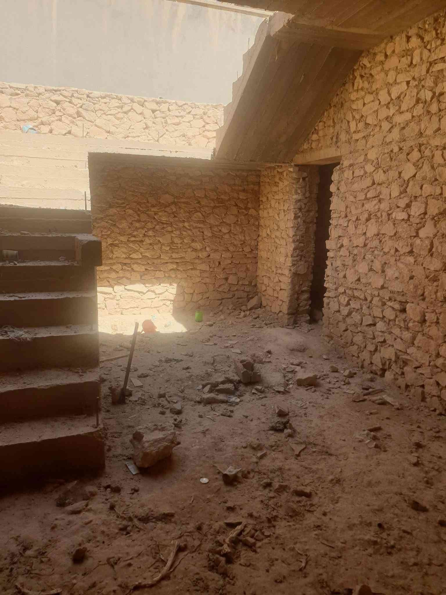 للبيع هيكل  طابو صرف 

المساحه :  300 م 

الموقع : حي العسكري  مقابل مدرسة النعمان وقرب جامع المجيد 

يحتوي الدار : غرفة + صالة استقبال  +  هول + صحيات داخل + مطبخ 

السعر : 48 مليون وبي مجال 

ملاحظة: البيع بالنقد فقط 

للاستفسار الاتصال بالارقام التالية: 

*********** 

*********** 

عنوان المكتب: محافظة الانبار قضاء حديثة الحي العسكري بالقرب من منفذ النواعير او محمد بلنص مكتب عقارات الصفا
