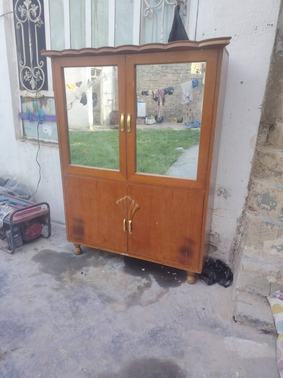 سلام عليكم هذني الأغراض للبيع انضاف وحلوات كلهن سعرهن 200الف مكاني حله السياحي استفسار *********** الشرلي يتصل عل رقم
