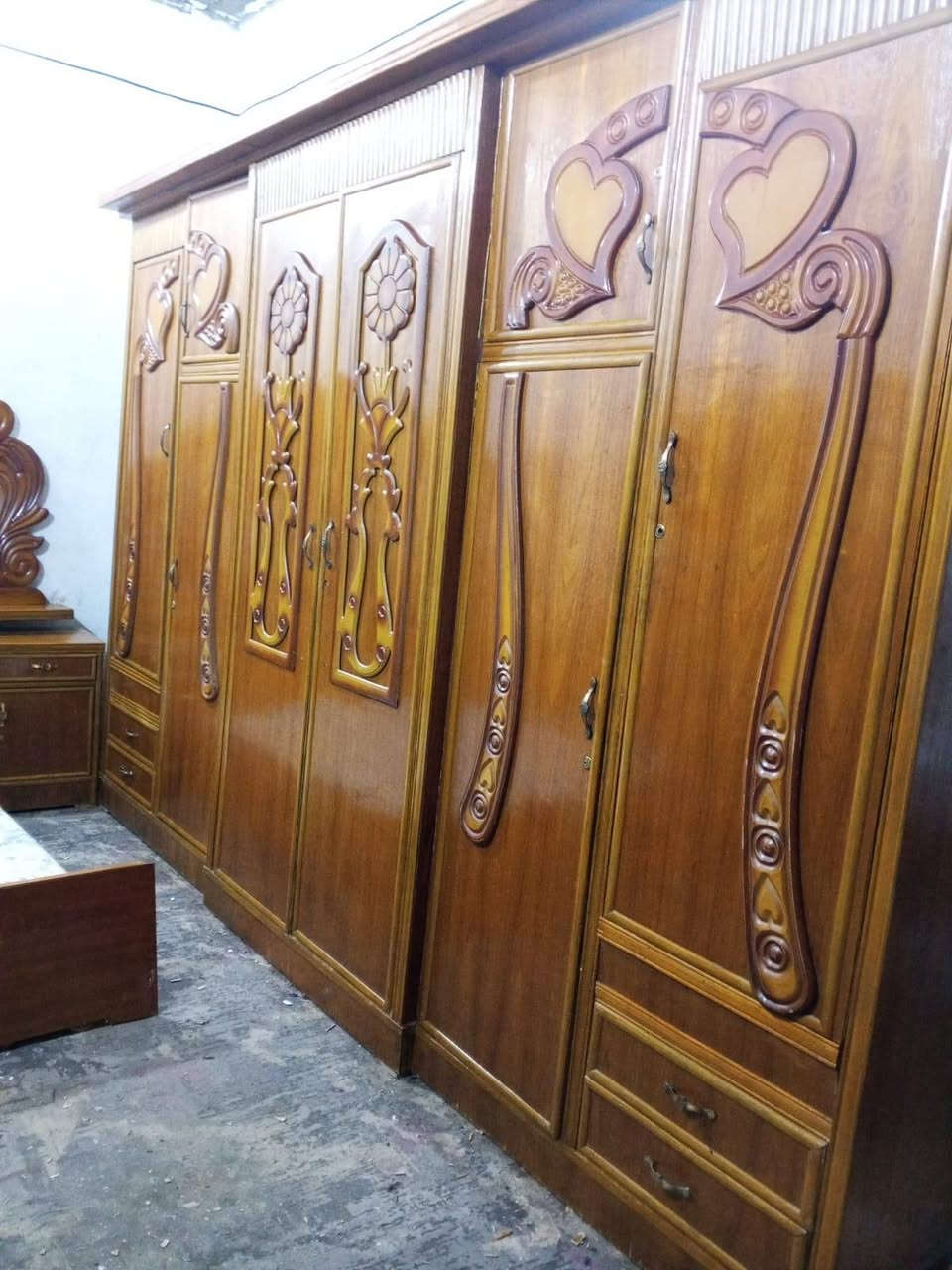 650غرفه ست ابواب مال عرسان صاج بغداد الحسينيه مال الراشديه وعندي توصيل ***********

