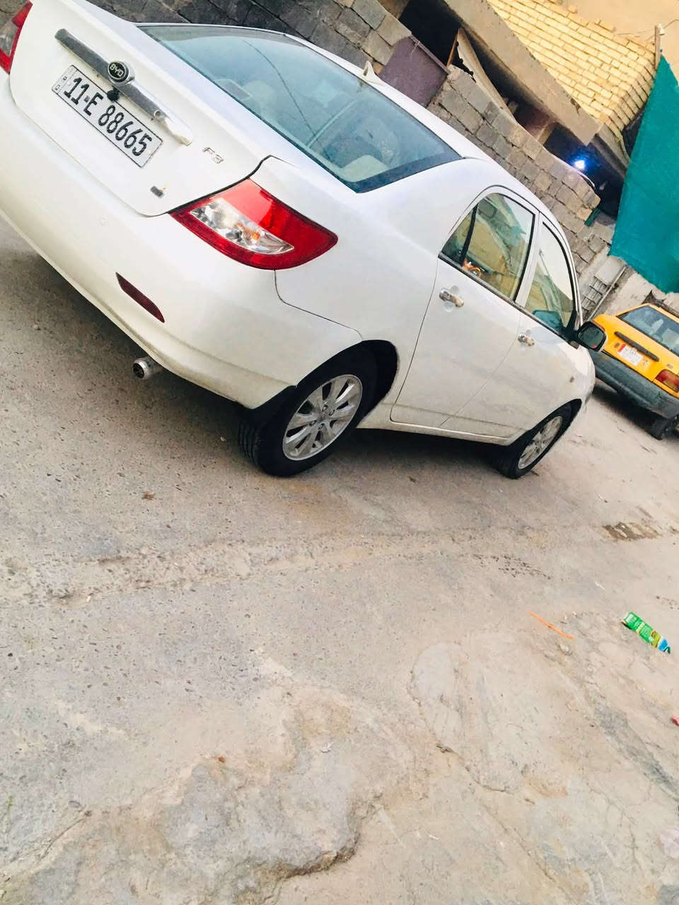 سلام عليكم حبايب بيوايدي مديل ١٣ سنويه جديدة بسمي كير ومكينه جدد تبريد ثلج صدر جديد كهربايات كلها شغاله اي نقص مابيها جاهزة تخم تاير نضيف جاهزة من كلشي السعر ٥٧ وبيها مجال السيارة لا ضربه ولا تبديل بيها شويه بل هلال صبغ العنوان بغداد البياع نتصل وخادمك 
***********
