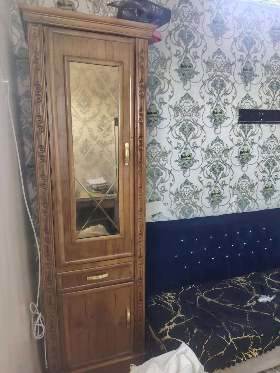 عندي هاي الغرفة ام المسرح تفصال 6 بوب نضيفه جدا ماخذذيها ب2 و700 ورايدينها ب1 وربع وبيها مجال
مكان بغداد ***********
