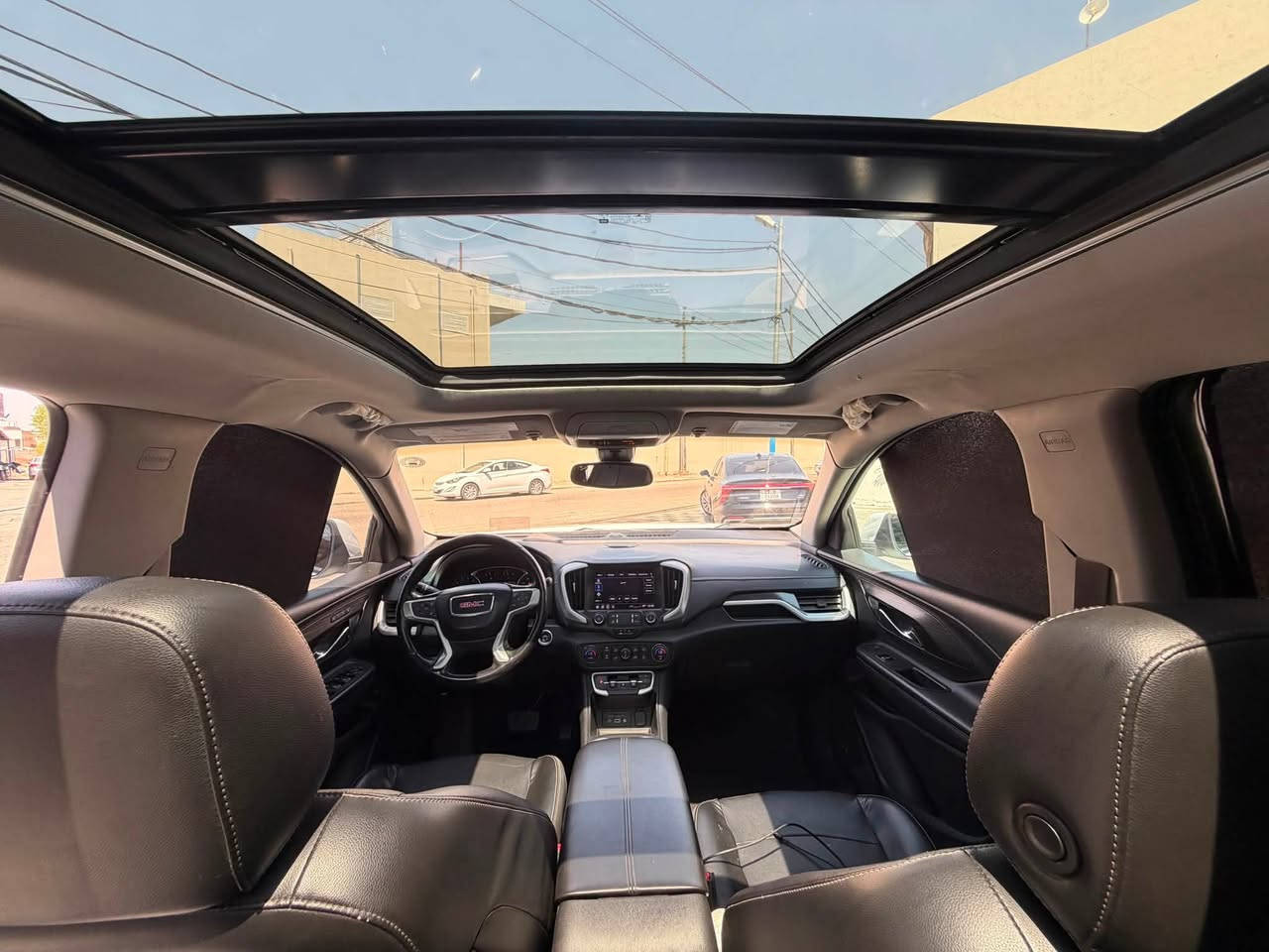 الحلوة للبيع …
السلام عليكم 
GMC تيران 2022 
اعلى اعلى مواصفات 
كامرات 360 
داتا شو
كشنات خزن كهرباء
محرك 1.5⚡️
رادارت 360 
وقوف تلقائي ( Auto stop)
بانوراما
هيتر سيرن 
تحكمات ستيرن 
كروز سرعة
دفع رباعي (AWD)
حساس كشن للتنبيه
3 انضمة قيادة 
سماعات Bose
جنطة كهرباء وبيها تمرير بالقدم تكدر تفتح الجنطة
اوتو هولد
تشغيل عن بعد
ابل كاربلاي واندوريد اوتو

غير المواصفات اللي ممذكورة !! السيارة ماشية 40mi بيها صبغ قطعتين بدون اي ضرر داخلي رقم اربيل تريد وكالة تحويل والسيارة بحالة فوق الممتازة وبصيانة واستعمال نضيف جداً السعر 197 مع مجال بسيط مكان السيارة النجف الاشرف للتواصل *********** او المراسلة على الخاص
