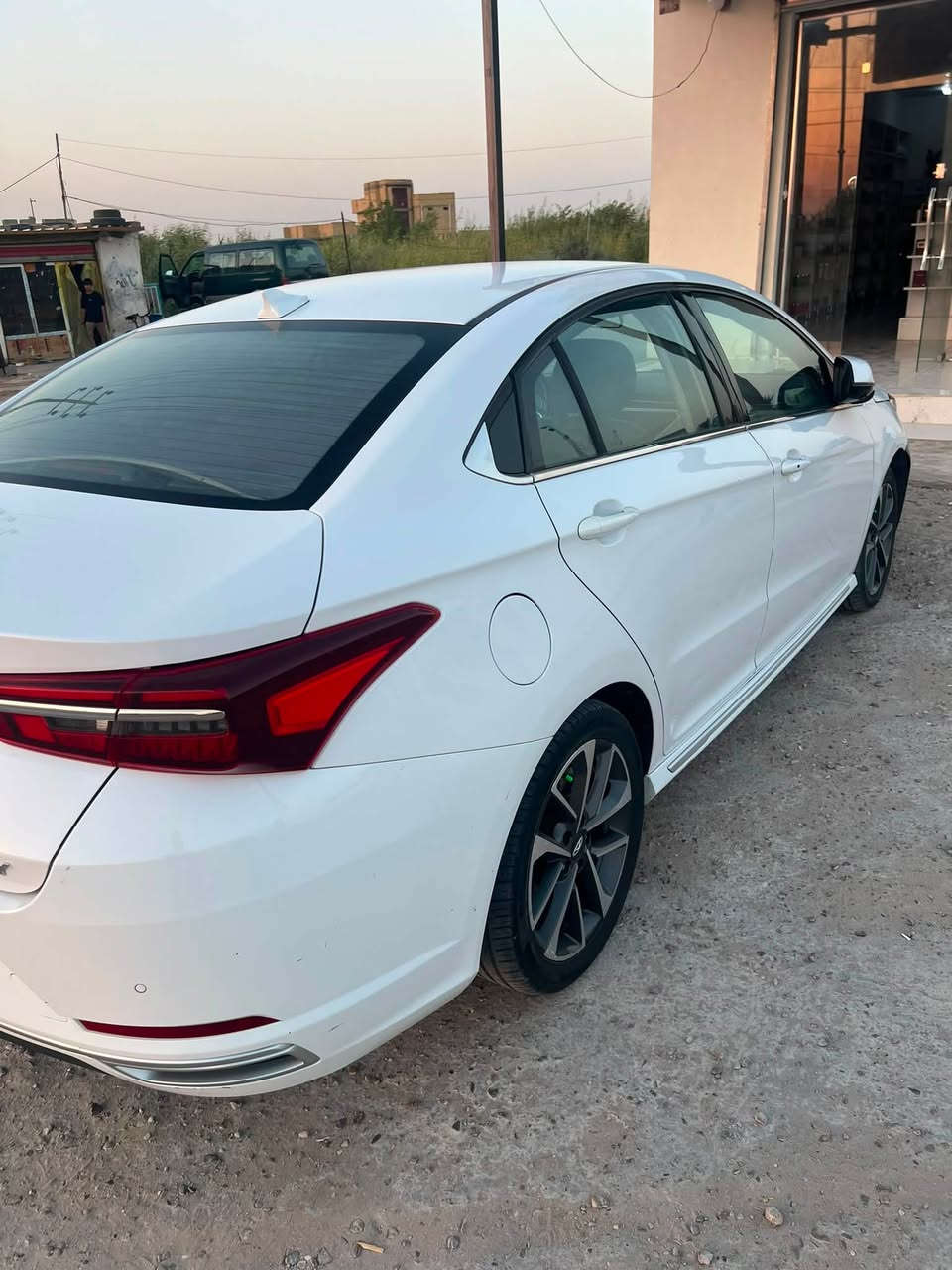 � أريزو 6 2022 — شكل 2023
� للبيع شيري أريزو 6 برو 🔥
🚘 موديل 2022 — شكل 2023 — فول أوبشن

✨ سيارة أنيقة، اقتصادية، ومواصفاتها عالية جداً مقارنة بسعرها.

🔹 المواصفات:
• محرك 1.5 تيربو
• قوة 145 حصان 💪
• عزم 210 نيوتن متر
• قير CVT أوتوماتيك
• دفع أمامي
• جنوط ألمنيوم 17 إنچ
• فتحة سقف بانوراما
• كاميرا 360°
• حساسات خلفية
• دخول وتشغيل بدون مفتاح
• تشغيل بصمة/زر
• شاشة وسطية
• شاشة عدادات رقمية
• تحكم بالمقود
• مثبت سرعة
• مكيف إلكتروني
• مقاعد جلد
• مقعد سائق كهربائي
• مرايا كهربائية
• إضاءة LED
• إضاءة داخلية
• نظام مراقبة ضغط الإطارات
• ABS + EBD + ESP
• فرامل يد كهربائية + Auto Hold
• 6 وسائد هوائية
• نظام مساعدة صعود المرتفعات
• نظام مانع الانزلاق
• شنطة خلفية واسعة 570 لتر

📌 الموديل: 2022
📌 الشكل: 2023
📌 الفئة: فول أوبشن
📌 العداد: 95.000
📌 الموقع: الناصرية الشوفة 
💰 السعر: خاص 
🔥 السيارة جاهزة للفحص من المشتري وبأي مكان يختاره

ضربة خشم البنيد دعامية امامية مبدلة 
صور الحادث موجودة 
📞 للجادين فقط: ***********
