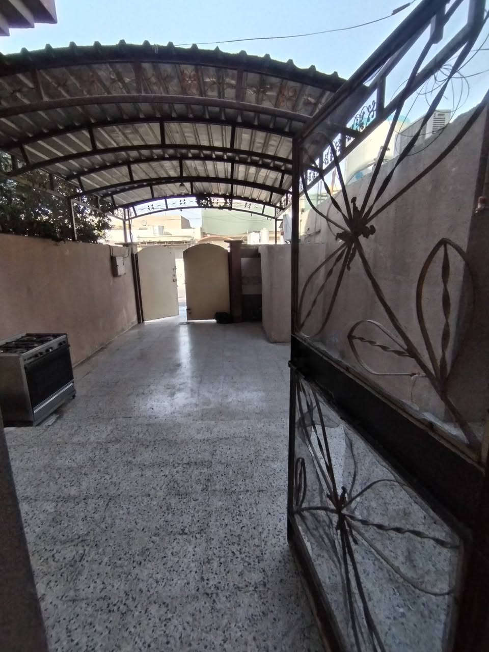 دار للايجار حي البكر شارع السوق
طابقين اربع غرف مشتملات هول استقبال حوش مسقف فول البيت جاهز من كلشي
كاشي سراميك سقوف ثانوي (200م) 
للاستفسار الاتصال على الرقم
*********** او مراجعة مكتب المازن حي البكر شارع المنظمة قرب مركز التاميم
