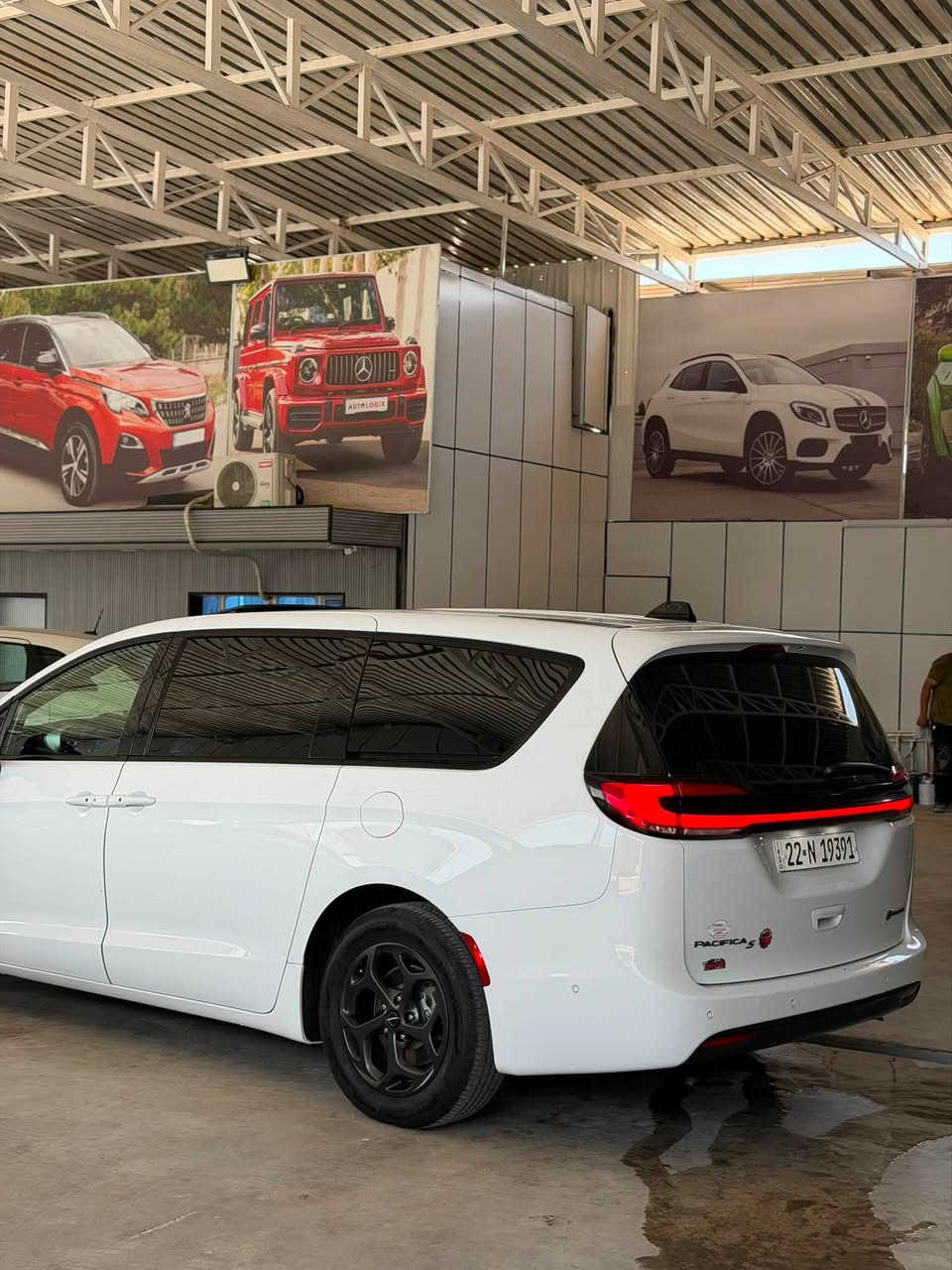 للبيع باسفيكا 2023 هايبرد لمتدد s 
السياره مكفوله كير مكينه  منضومة الهايبرد 
حادث السياره فقط بنيد مصبوغ 
عداد السياره 51.000 الف 
السياره فول مواصفات للاخير شاشات كامره داخليه بانوراما حساسات كامرات 360 درجه رادار اضويه ترحيبيه من تتقرب يم السياره  بعني السياره شنو ببالك مواصفات بيها 
سعر السيارة 270$
رقم اربيل 
مكان السياره بغداد البياع
للتواصل واتس او اتصال 
***********
***********
