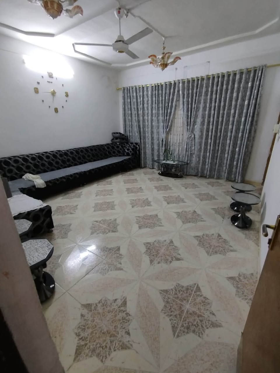 سلام عليكم بيت البيع مساحه 200متر بيت طابقين طابو صرف عنوان كركوك حي واسطي خالف شارع المعارض منطقه حلو شعبيه استفسار /رقم موبايل /***********
