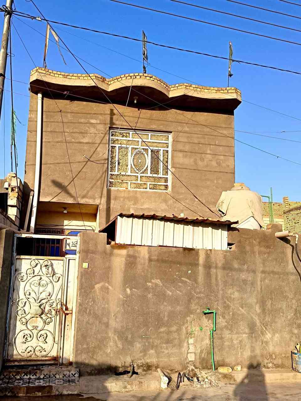 بيت للبيع في ناحيه العكيكه داخل الحي العسكري مقابيل حديقه طابقين
خلف مدرسه الفراهيدي  مساحه 120 متر شارعه 8 
البيت بناء الطابق اول طابوك الثاني فرمستون كونكريت
(غرف 3 ديوانيه وصاله ومطبخ وصحيات  ودرج ومناور)  

ه‍ــ/***********
