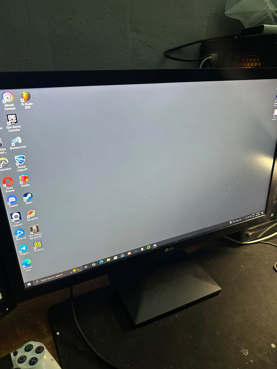السلام عليكم
شاشة lg للبيع
75hz
نضيفه مابيها شخوط ولا ضرر 
Hdmi و Vga 
السعر 80
مكاني بغداد الغزالية
***********
