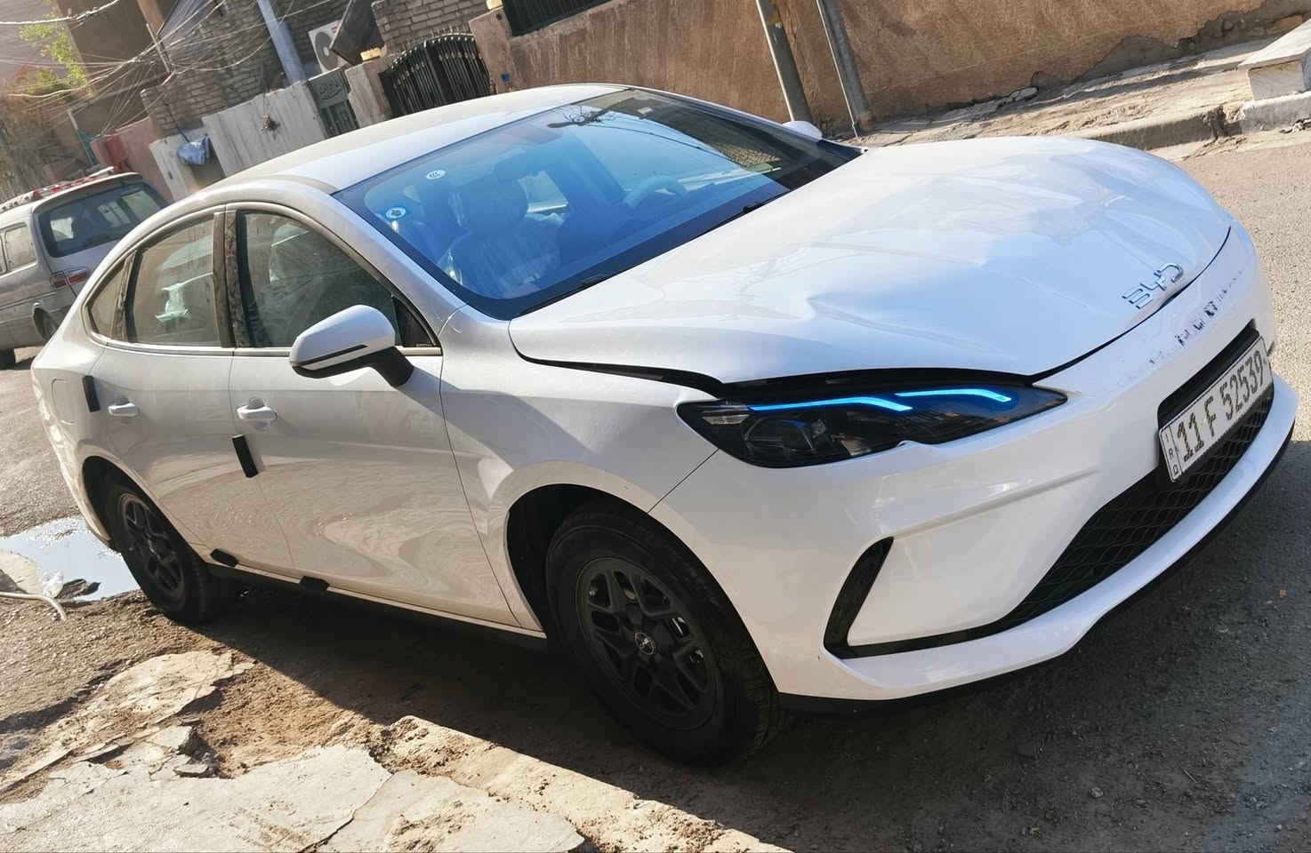 سيل 05 بطارية چبيرة گير تعليگ داخل ابيض
حادثها موضح بالصور 
السيارة ماشية 1600 على البانزين 
منفذين شحن سريع واعتيادي 
السيارة بأسمي وهذا رقمي ***********
مكان السيارة بغداد حي الجوادين

