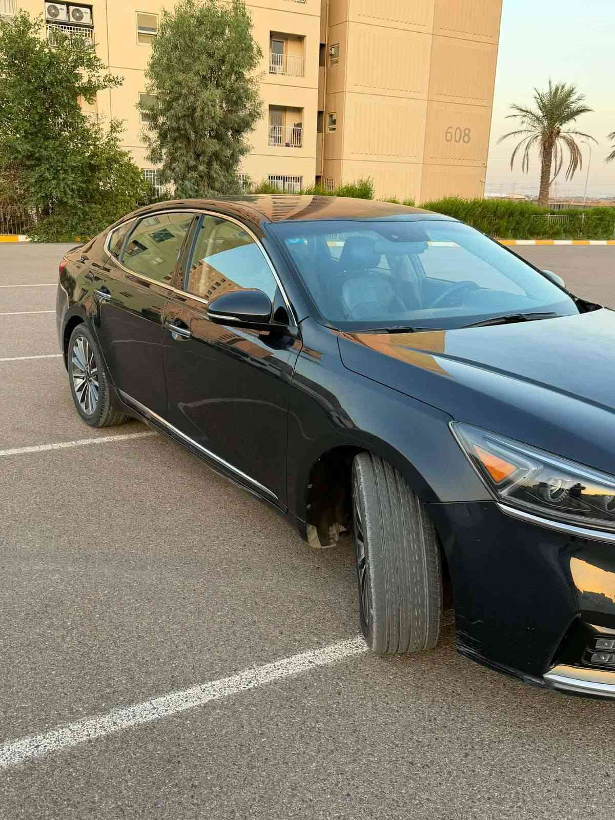 كيا كادنزا2017 وارد امريكي
ضرر بابين عكس السايق بدون دواخل 
فول مواصفات عدا الفتحه
مصبوغه عام سبب اعمال تخريب بطش 
مكينه 6 سلندر. اقتصاديه 5انضمه للبانزين سبورت واسمارت وايكو
بصمه تشغيل
بصمه أبواب جام عزل 
تبريد أمامي خلفي
تحكم ستيرن
شاشه كامره خلفيه + كاميرا مزدوجه
 حساسات خلفيه
مري شفط اشاير
مقاعد كهرباء 
ترحيب عن بعد
كشنات تدفئة تبريد
رادار. امامي تحديد مسار
قياده ذاتيه دشبول صاج ملكي
مثبت سرعه
كير محرك مكفول …
***********
السعر 130وبي مجال

نص مكتوب في الصور:
- BidFax.info