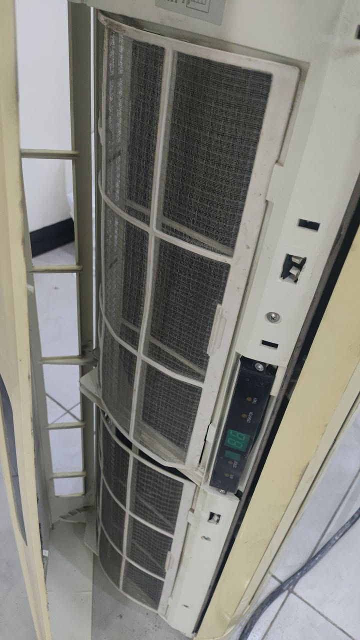 سبلت كارير 2 طن حار بارد بحالة ممتازه سعر 450 للتواصل ***********
