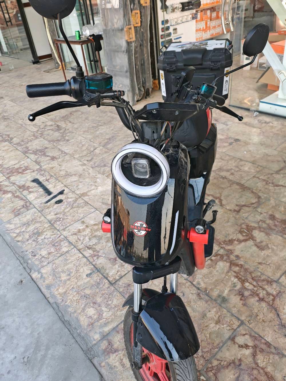 دراجة باتمان للبيع السعر 370
بطاريات نضيفة نظام 4 باتري
ملف 1000w للتواصل واتساب 
***********
وين موقعك بالعراق بالضبط؟ يعني أي محافظة/منطقة حتى يعرفون وين يراجعوك.: 
مكاني بغداد البياع قرب تقاطع الدرويش