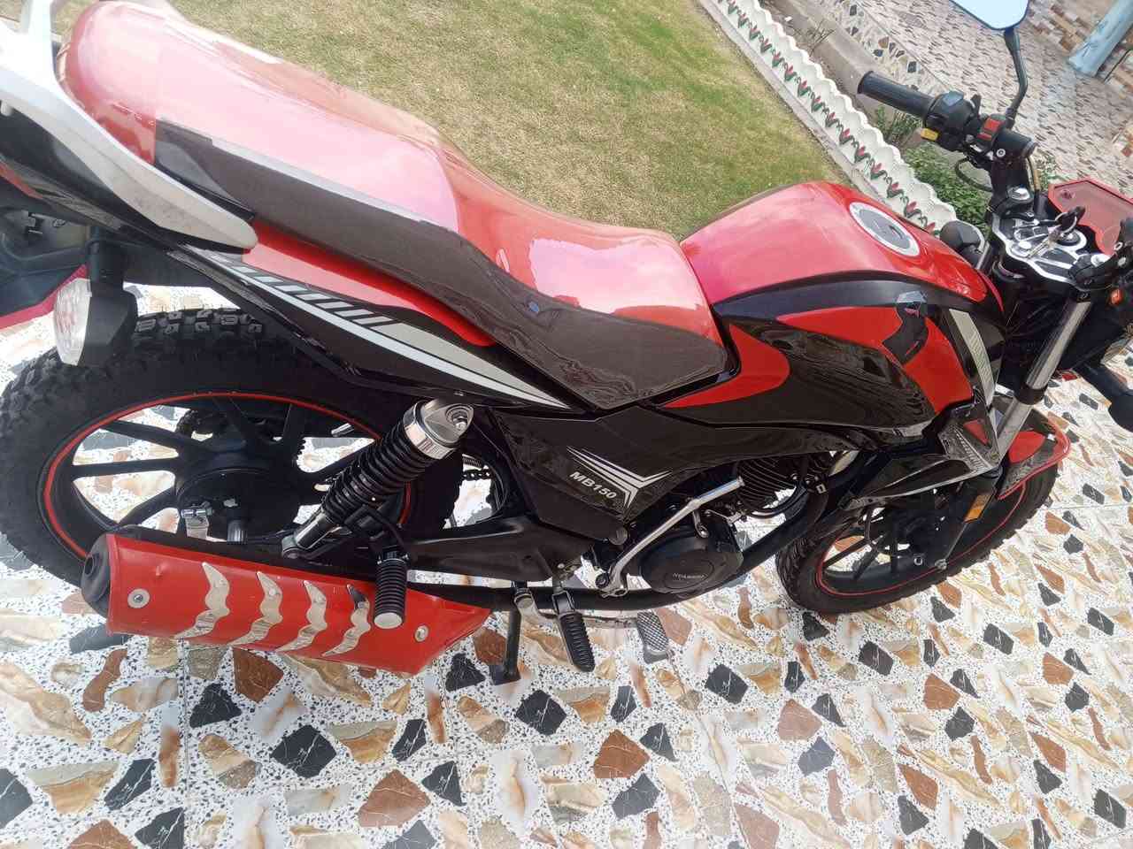 يا الله دراجه هيومه للبيع موديل 2023مكمرك وكامل دراجة مال جناي ربع ماتحط عليه السعر 850وبي مجال للشراي ولمو شراي لا يعلق ويكسر بحلال العالم مكاني الرمادي هذه رقمي للتواصل ***********متواجد عل خاص
