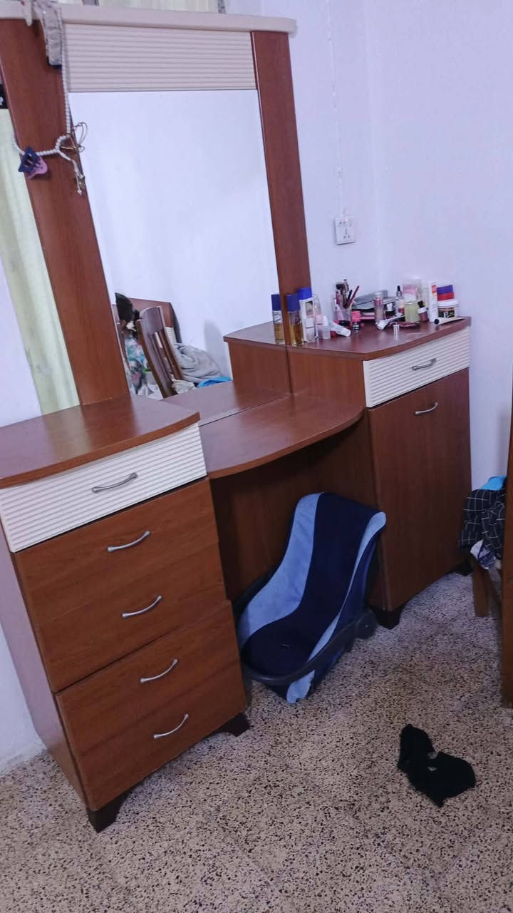للبيع بسعر 60
سوق شيلى جسر سولاف 
***********
