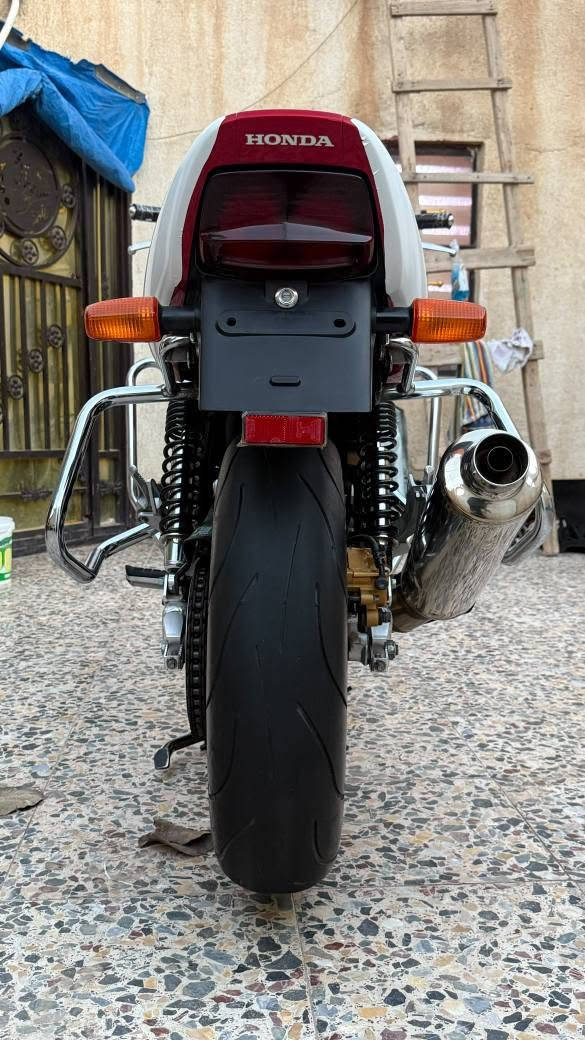 سلام عليكم دراجه  CB4 400CC نوزل جيل حديث مكفوله من كلشي نضافته 💯% احطله بانزين محسن وسوبر ما مخلبه تشم ريحه البانزين العادي سعر 23 وبيه مجال قليل مكاني ميسان العماره حي الوحده للاستفسار *********** عمارة, ميسان
