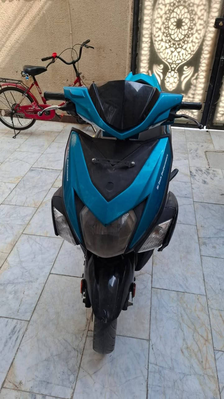 السلام عليكم 
شباب دراجه zr2019 للبيع 
مكينه ما مفتوحه وشاصي نضيف كلش
السعرر 875 وبيها مجال بسيط حك الجيه رقم صاحب الدراجه ***********
