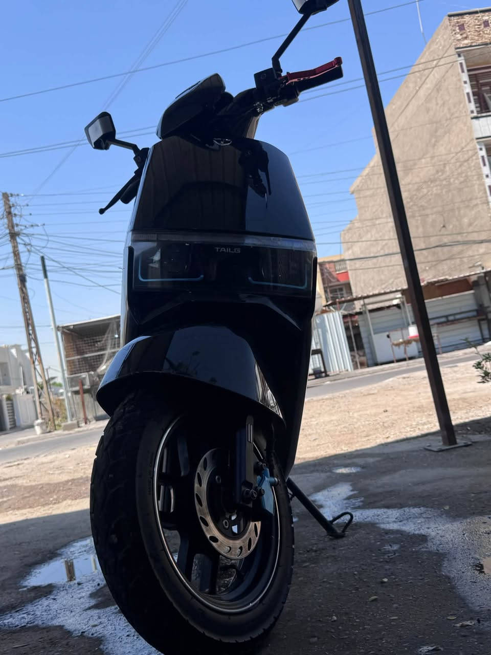 دراجة شحن 6 بطاريات
ملف 2000
سرعةً 60 
3 سرعات 
نضام R 

مثبت سرعة 
نضام بارك  
لايت عالي ناصي 
ويل حجمً12 
موديل 2025.    تعتبر 26 

نضام سمارت  ذكي تربط عل تلفون 
مكاني بغداد دورة مهدية الثانية 
*********** واتساب سعرهة 700 الف بيهة مجال
