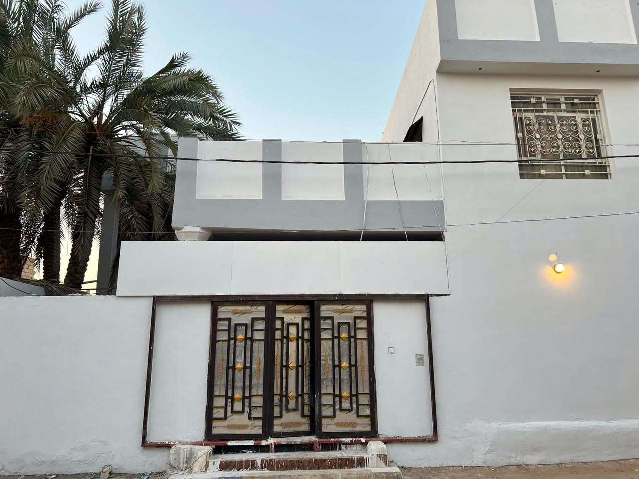 إعلان 
🏠 بيت للبيع في قضاء الهندية – طويريج

🔹 طابو صرف
🔹 المساحة: 270 متر
🔹 طابقين
🔹 ركن يقع على شارعين
🔹 موقع مميز وقريب من الخدمات

📍 العنوان: بداية شارع أربعين، ثلاث شارع من جهة طريق كربلاء ـ الحله ، قريب على مجمع المهندس – فرع سيد علاء أبو الميزانية.

الطابق الأول: استقبال مع صالة مفتوحة، غرفتان نوم، صالة ثانية، مطبخ حار وبارد، مجمع صحيات عدد 2 داخلي وخارجي، وحديقة تحتوي على 3 نخلات برحية 🌴

الطابق الثاني: 3 غرف نوم، صالة كبيرة، ومجمع صحيات.

📞 للاستفسار: ***********

#بيت_للبيع #طويريج #عقارات_طويريج #قضاء_الهندية
#طويريج_لمتنة_وصعب_فركتنة
