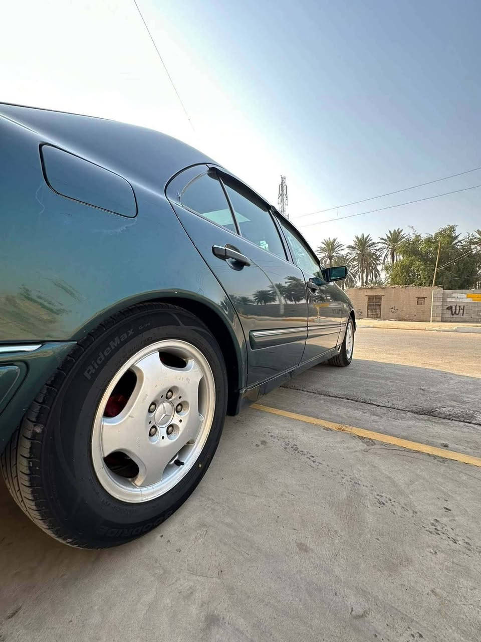السلام عليكم
مارسيدس ام عيون w210 مديل1996
كهربائيات كلهة شغالة 
مابيهة خياس صبغ عام أثر جراد مابيهة ضرار
سلايت طكتين
مري كهرباء
منضومة زينون عالي ناصي 
كشنات مخمل كهرباء 
تخم تاير جديد
رقم بغداد دولي بسمنة تحويل ثاني يوم  
محرك 4سلندر
كير D4
ديالى بعقوبة 
سعر 80 وبيهة مجال 
رقم الهاتف***********
