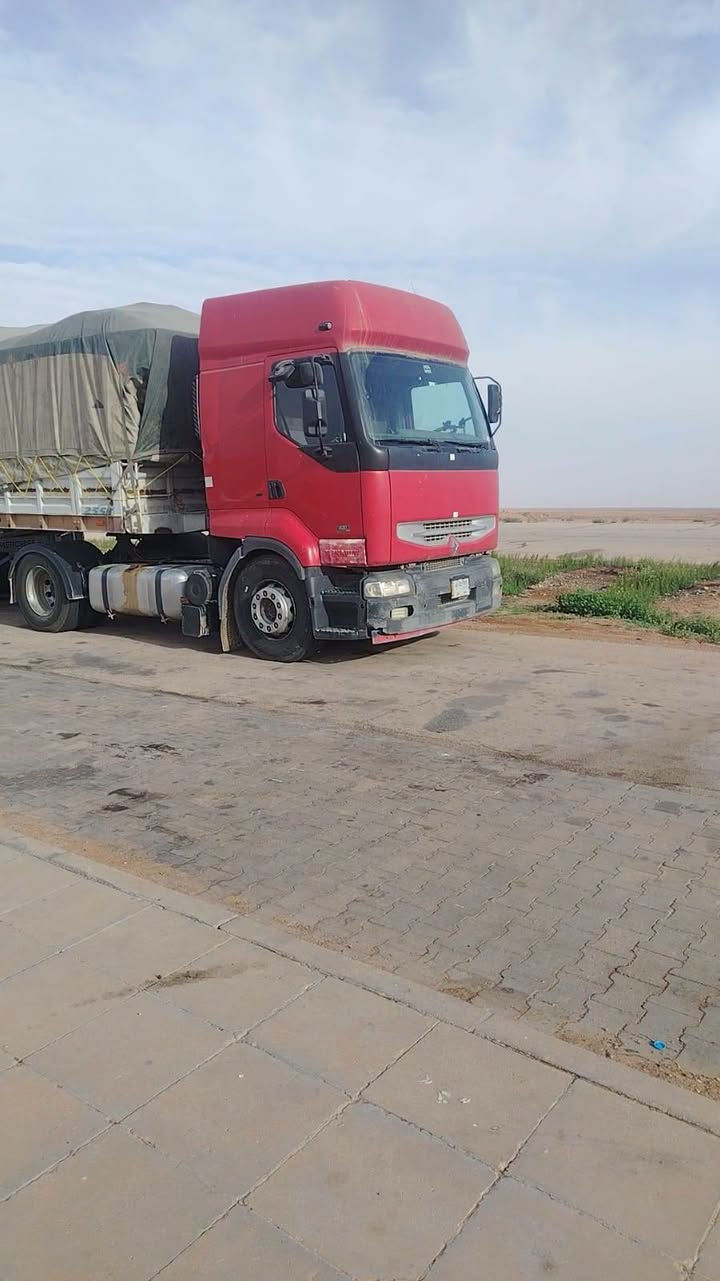 سلام عليكم رينو للبيع موديل 2005 رقم بغداد نجكتر تخم تاير باتري جديد مربوطه صهريج اي ستفسار تصل على هاذه الرقم ***********

