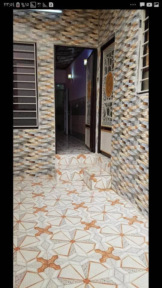 سلام عليكم
بيت للبيع حي الانتصار شارع ٦٠ من جهه الميثاق 
مساحة البيت ١٠٠م
يتكون من غرفه وهول واستقبال وصحيات وبيتونه وسطحين 
خلف تيم ماركت مباشره شارع نظيف ماء وكهرباء موجود 
للاستفسار الاتصال على الرقم أو مراسله الصفحة 
يوجد رقم واتساب ***********
