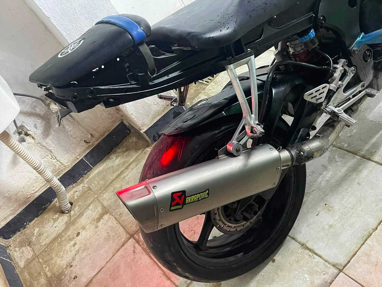 للبيع بطح ياماها R6 🏍️
دراجة ياماها R6 للبيع، شغالة وكلشي بيها يشتغل.
المحرك بلادي، بيها بس نمره ثانيه بيها صوت بس شغاله طبيعي وأذكر هذا الشي بكل وضوح حتى ما يصير اختلاف ويا الشراي.

الدراجة موجودة للفحص، والشراي يجي يشوفها ويفحصها بعينه.
البيع السعر: ___مليون او 300او بيها مجال
المكان: بغداد بلديات___
للتواصل: ***********___
