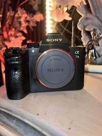 للبيع: الكاميرة الأسطورية Sony A7 III  فقط بدي جسم للبيع كاميرة Sony A...