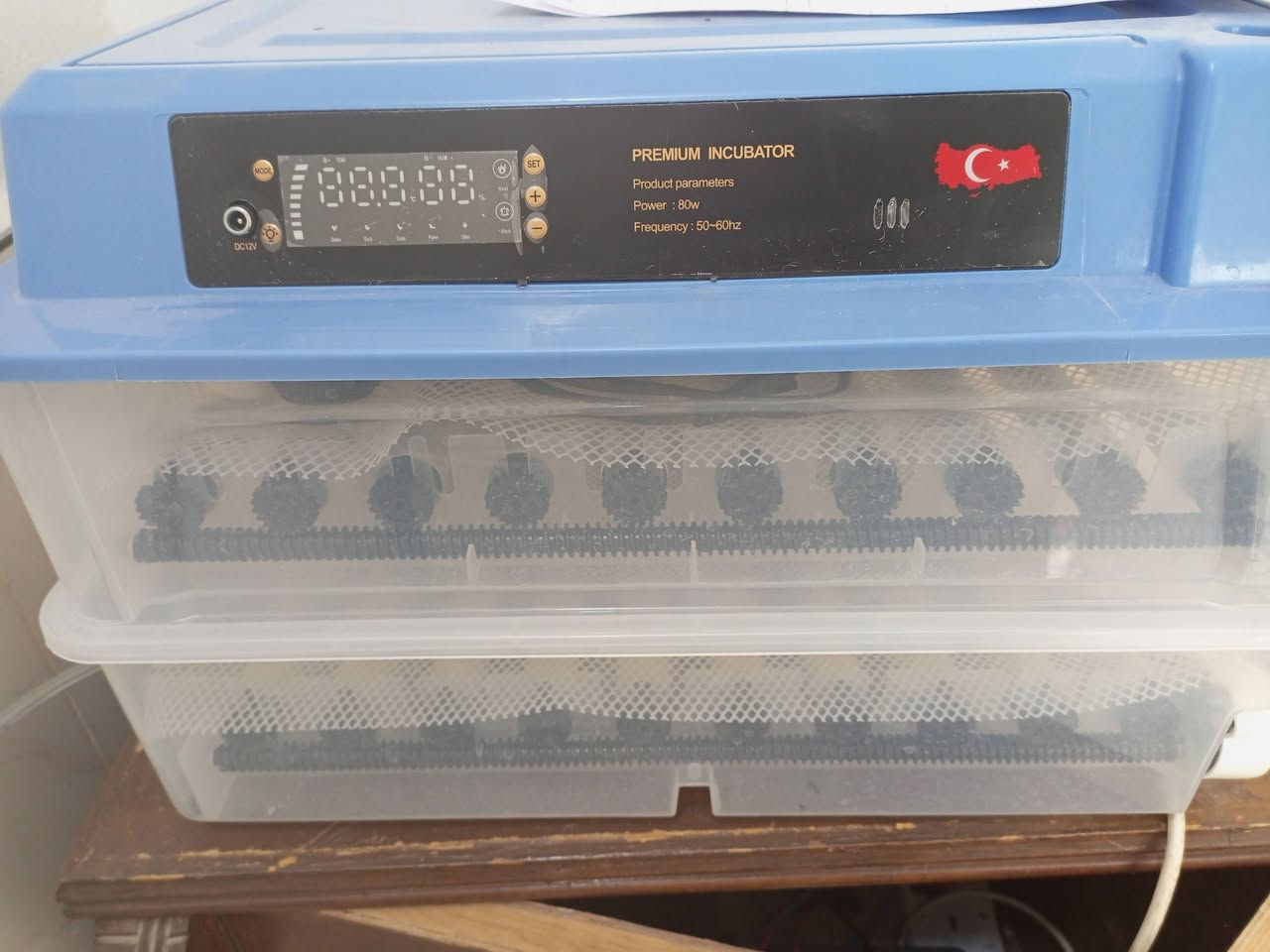 فقاسه تركيه جديده مستخدمه مره واحد تاخذ 130 بيضه السعر 140 ألف وبيها مجال قليل اتصال على الرقم ***********
