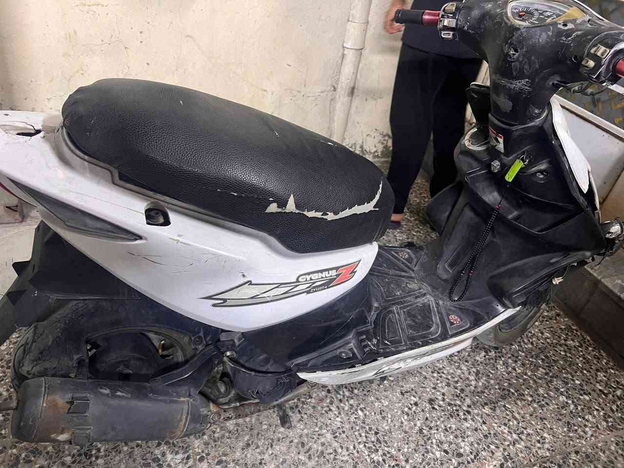 السلام عليكم دراجة لبيع شغاله كلشي ما بيها من مكينه نوزل كلجات بانزين كله محسن تخبل بس كفرات تعبانه تحتاج تبدل كفراتها سعرها 350 قفلها متواجد واتساب*********** مكاني بغداد الامين الثانيه
