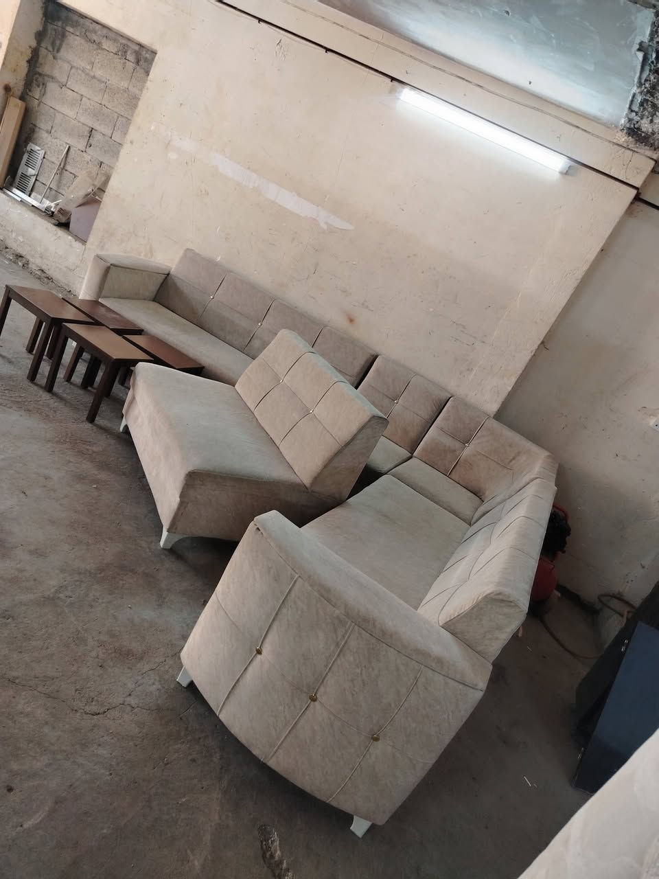 ديوان ١٠ نفر كامل نضيف بدون عيب قفله ١٠٠ الف
