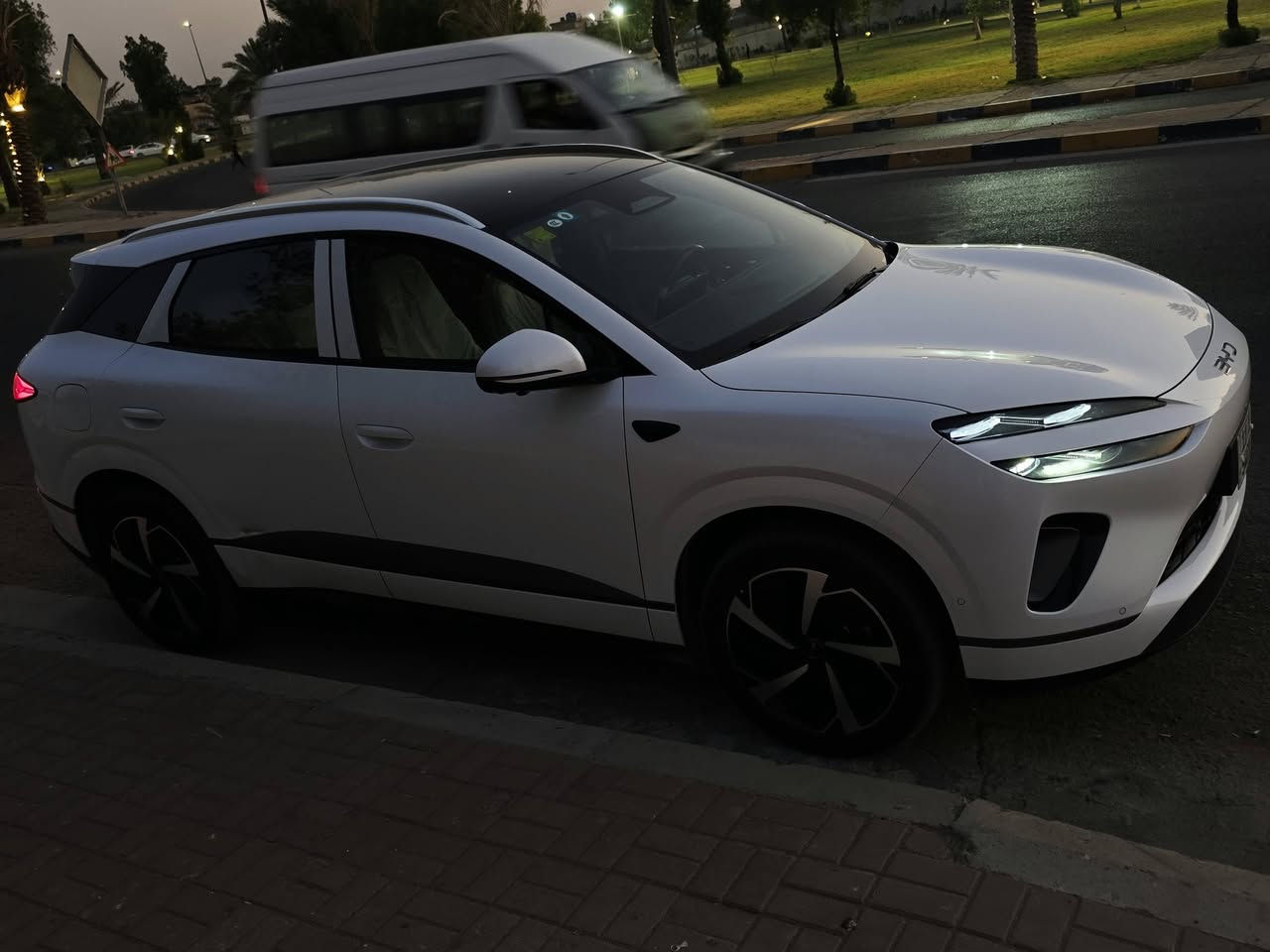 سيلايون 06 موديل 2025  فول اعلى فئة
مكفولة كفالة عامة ✅️
فقط بيع✅️
رقم بغداد✅️
بانوراما✅️
شحن مدى يصل الى 160km  واكثر هم
كراسي كهرباء
انارة محيطية متغيرة
شاحن وايرلس 
13 كامرة
اوتو بارك
5 راكب 
صندوق كهرباء
السيارة ماشية 6.000km 
عنوان السيارة  بغداد حي الحسين 
سعر السيارة :  42.250 وبي مجال شي بسيط✅️✅️
رقم الهاتف : ***********

