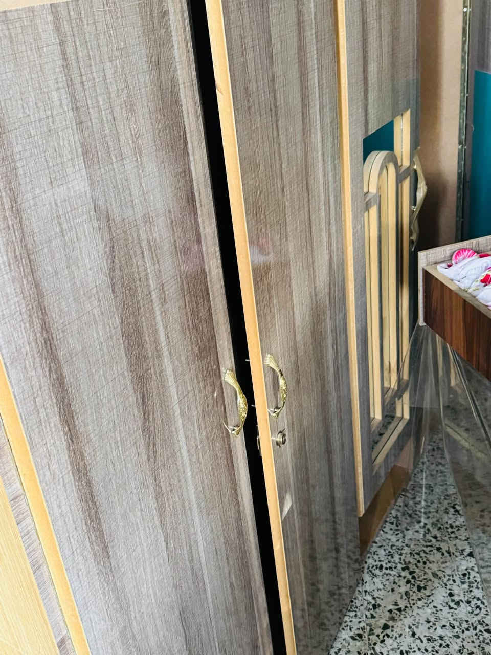 كنتور للبيع بحالة شبه جديد، الطول الكلي 280سم يعني مترين و 80 ، العرض 60، طالب عليه 300 وبي مجال للشراي، ملاحظه ماعندي نقل يعني تجي تشوف وتاخذه وتسلم فلوسك، مكاني كركوك.

واتساب / هاتف: ***********
