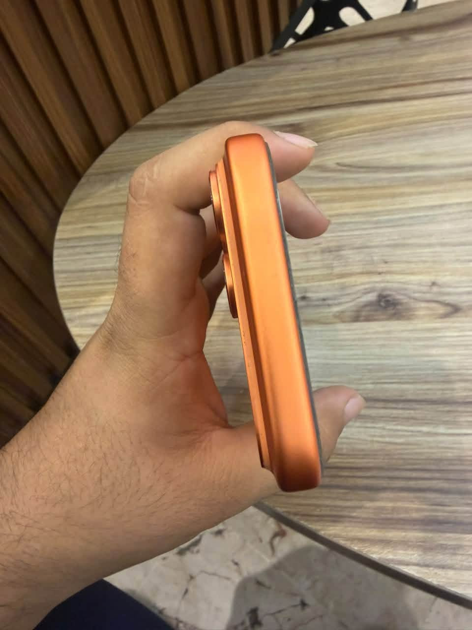 السلام عليكم ايفون 17 pro max  للبيع  مشحون 40 مرة بطارية 100 السعر 1850 سيم كارت 256 (***********)
