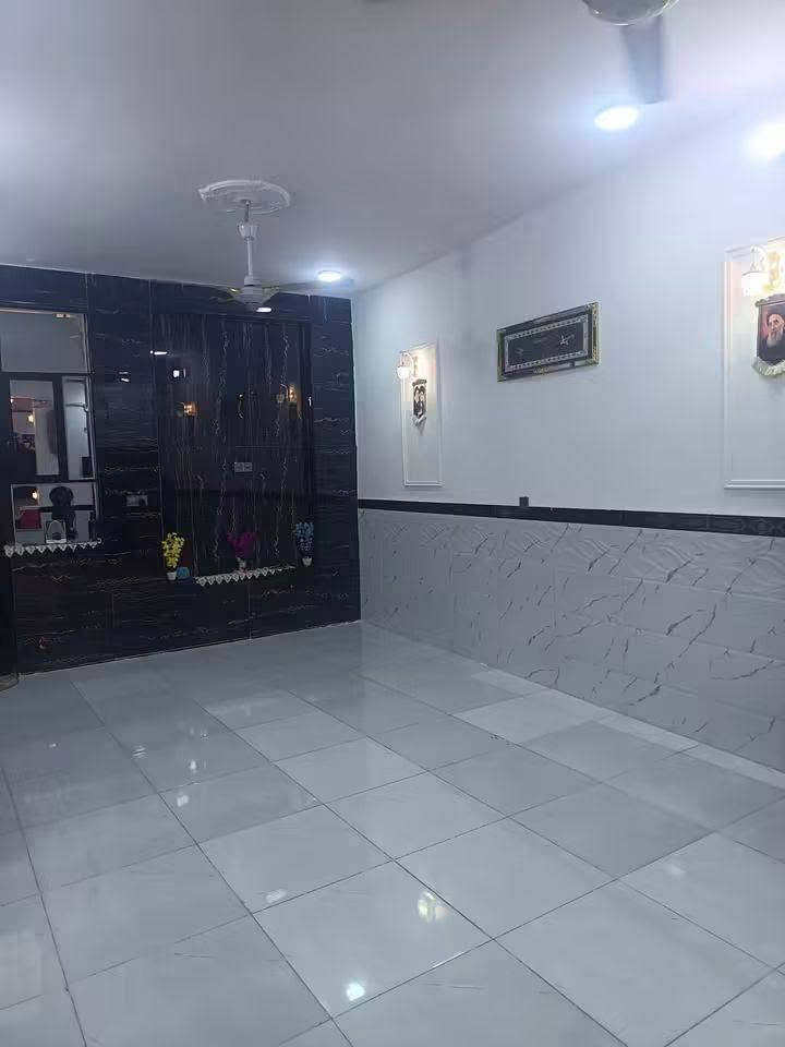 🏡دار للبيع🏡
المساحة: 180 متر مربع
✅ #طابو_زراعي_سند_25_أقرار_محكمه
الموقع: النجف مقابل ملحق   قرية الغدير عمود 317

مواصفات البناء:غرفتين   نوم وصاله ومطبخ استقبال حمامات داخليه و 
بناء مرتب (أساس + سقف كونكريت + طابوك)
أرضية بورسلين أبو الـ 60

الخدمات:#بعد_عن_سوق_100م
ماء كهرباء مدارس سوق تبليط مولد ذهبي 

للاستفسار والاتصال:
***********

