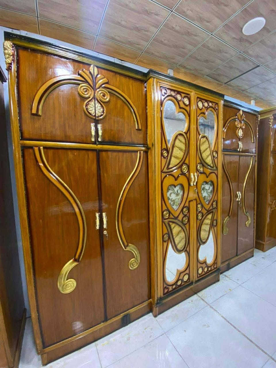 سلام عليكم عندي غرفه نضيفه كلش صاج اصلي ع بيعه ستفسار خاص رقم ***********
