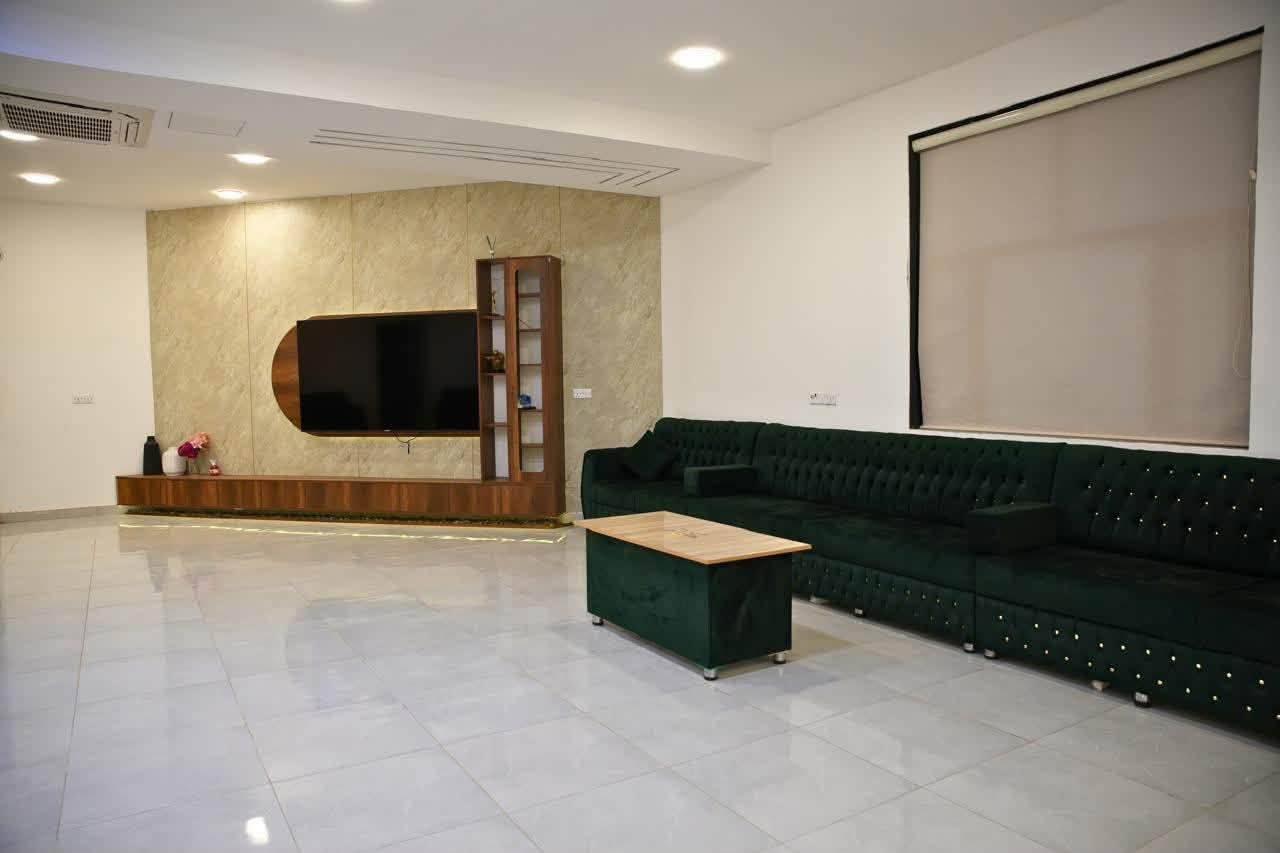 🌿 مزرعة روزه للإيجار اليومي 🌿
⭕️ سعر الشفت الصباحي 125 
⭕️ سعر الشفت المسائي 175 فقط 
عدا ايام العطل 
✅ موثقة عبر تطبيق أجرلي
🏡 تتضمن المزرعة:
🛏️ غرفتين نوم
🛋️ صالة واسعة ومكيفة
🍴 مطبخ مجهز 
🚿 حمامات نظيفة
🌴 حديقة خضراء مع جلسات خارجية
🏊 مسبح مناسب للكبار والصغار
🎡 منطقة ألعاب للأطفال
🔥 ركن شواء (باربكيو)

📍 الموقع: بغداد – البوعيثة

✨ أجواء راقية، نظافة عالية، خصوصية كاملة، وأسعار مناسبه .

📲 للحجز والاستفسار:
***********

نص مكتوب في الصور:
- ***********
