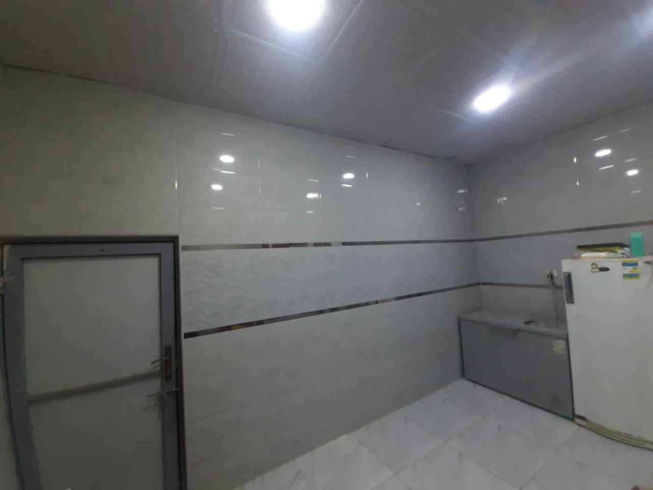 سلا عليكم متابعني. يالله يارزاق
قطعه ارض مساحه 1250طابو زراعي سند 25تحتوي ع 3بيوت 

ألبيت الواحد 200. 🏣 
                           ::::''البيت ثالث 100🏣
البيت ثاني 200🏣
  
                          وتحتوي ع حديقه داخل المزرعه 🏝️

غرفتين وصاله وستقبال وتخاريج.جاهز من كلشي سقوف ثانويه

 اساس صب وسقف صب

غرفتين وصاله وستقبال وتخاريج.جاهز من كلشي سقوف ثانويه

كوفه شارع معمل الموز  علوت الفحل شارع الفلل. 

للستفسار اتصل عل الرقم *********** وتساب
