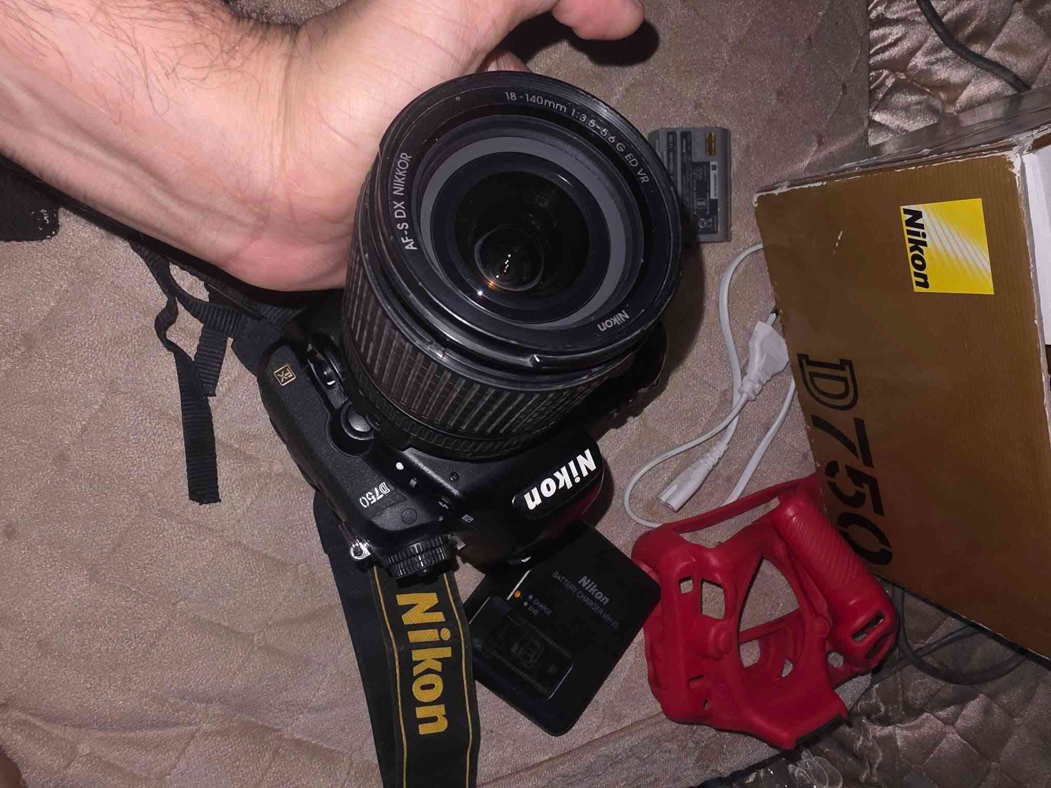 كامره نيكون 750
عدشه 18_140
شتر 188k
شاحنه 
بطاريه 
حزام 
جلاتين
سعره 675
***********
ماعندي توصيل مكانك البصره الهارثه
