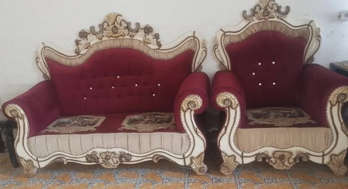 السلام عليكم 

تخم 10 مقاعد مع 5 طاولات للبيع للاستفسار على هذا الرقم ***********
