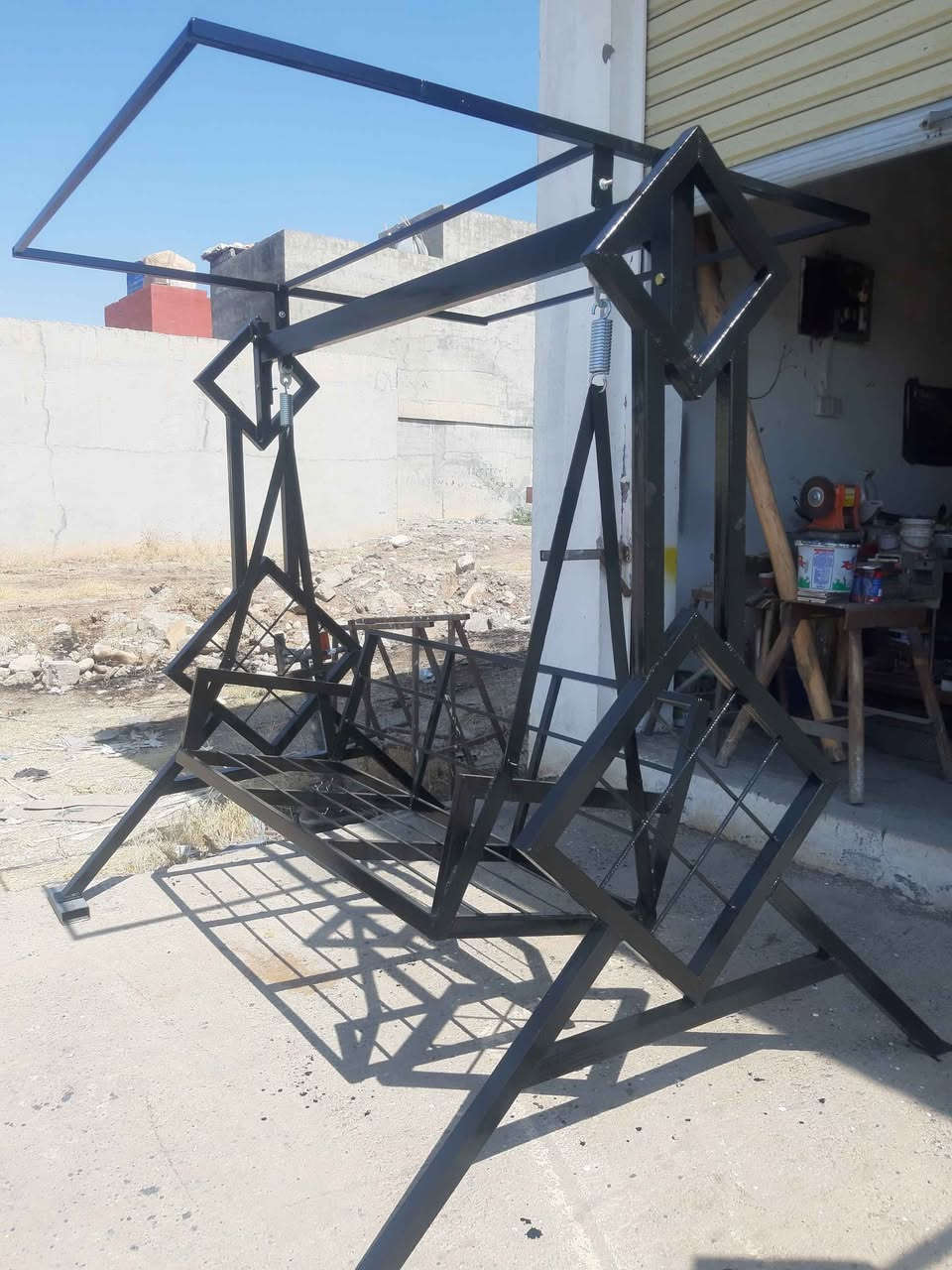 ديديكي أو مرجوحه حجم ثلاث نفرات حديد ثقيل السعر  ٢٠٠  الف دينار للاستفسار الاتصال على كورك واتس *********** مكاني زاخو توصيل متوفر أي مكان زاخو, دهوك
