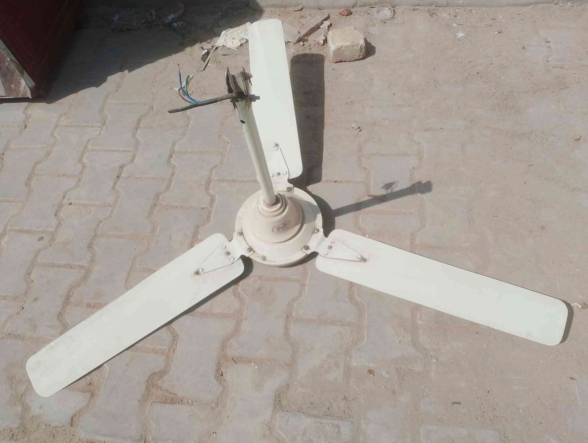 المراوح3 الوحده  على 20 الف
مكنسه كهربائية 35الف
گيزر شرط الشغل 35 الف
بايسكل 45الف
گدر ضغط 15 الف
مكنسه يدويه 15الف
***********
