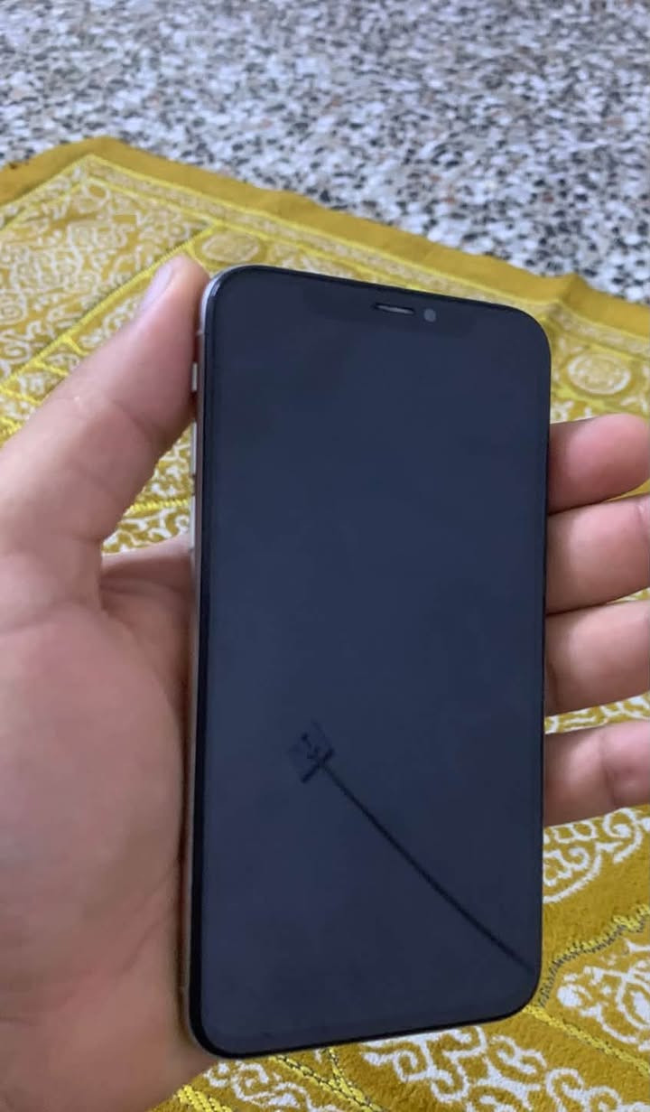 أيفون xs للبيع الجهاز بلادي فقط مبدل بطارية أو فيس ايدي واكف المكان بغداد العبيدي *********** متواجد فقط واتساب
