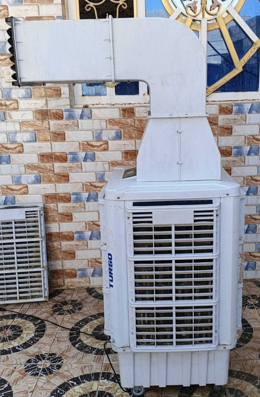 مبرده حجم كبير الارتفاع 180 س
دگم لمس 3 سرعه شرط ثلج ودفع هواء كلش قوي يعني بالغرفه تستخدم سرعه وحده جديده مشتغله شهرين بس اخذتها 400 
واريدها 250 النوعيه تيربو جديد كلش نظافتها 100 % 
‏‪***********‬‏
