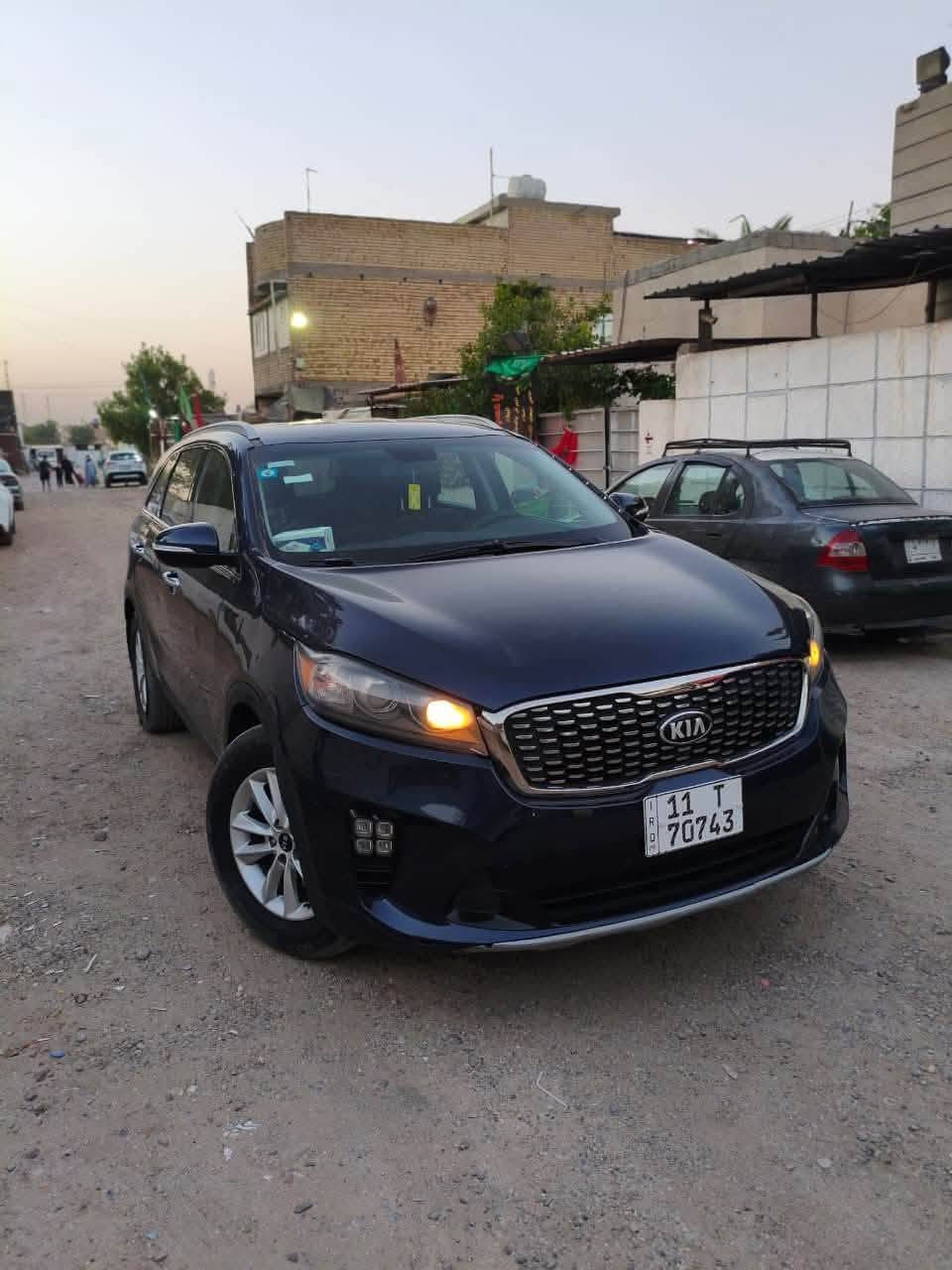 سلام عليكم
سورنتو 2019 أمريكي  +السونار مرفق مع الصور 
رقم بغداد 
تبريد قطعتين 
5 راكب 
محرك 2400 GDi
لغد +شواصي مكفولات 
ماشية 68 ميل 
السعر 165 وبيها مجال حك الجيه 
للتواصل *********** 
عنواني بغداد الشعله
