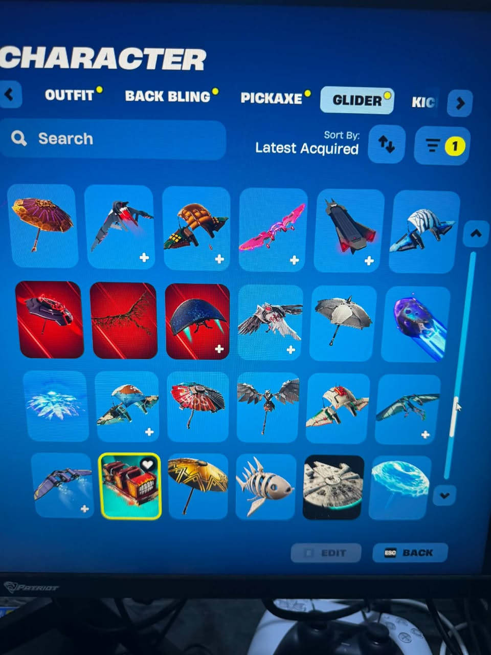 مرحبا
حساب فورت نايت (ابك) وتكدر تربطه على اي منصة 
الحساب قديم حيل  من سيزن رابع او خامس 
الحساب بي 3500 فيبوكس 
سكنات واكسات وكلشي خير من الله والصور كدامك 
140 سكن تقريبا 
145 بيكاكس 
وايموتات هواي محاسبهن 
  السوالف المشتريهن بالحساب كلهن حلوات يعني مو شلون ماجان واللي  يلعبون فورت يعرفون شنو اقصد
السعر حيل مناسب 40 دولار وبي مجال 
واتس ***********

نص مكتوب في الصور:
- CHARACTER
- OUTFIT
- BACK BLING
- PICKAXE
- GLIDER
- KIC
- Search
- Sort By:
- Latest Acquired
- EDIT
- BACK
- CHARACTER OUTFIT BACK BLING PICKAXE GLIDER KIC Search Sort By: Latest Acquired EDIT BACK
- CHARACTER OUTFIT BACK BLING PICKAXE GLIDER KICKS Search Sort By: Latest Acquired EDIT BACK
- EMOTES 1 Search Sort By: Latest Acquired All (29) 1 5 4 EDIT ESC BACK
- All (170)
- ESC BACK