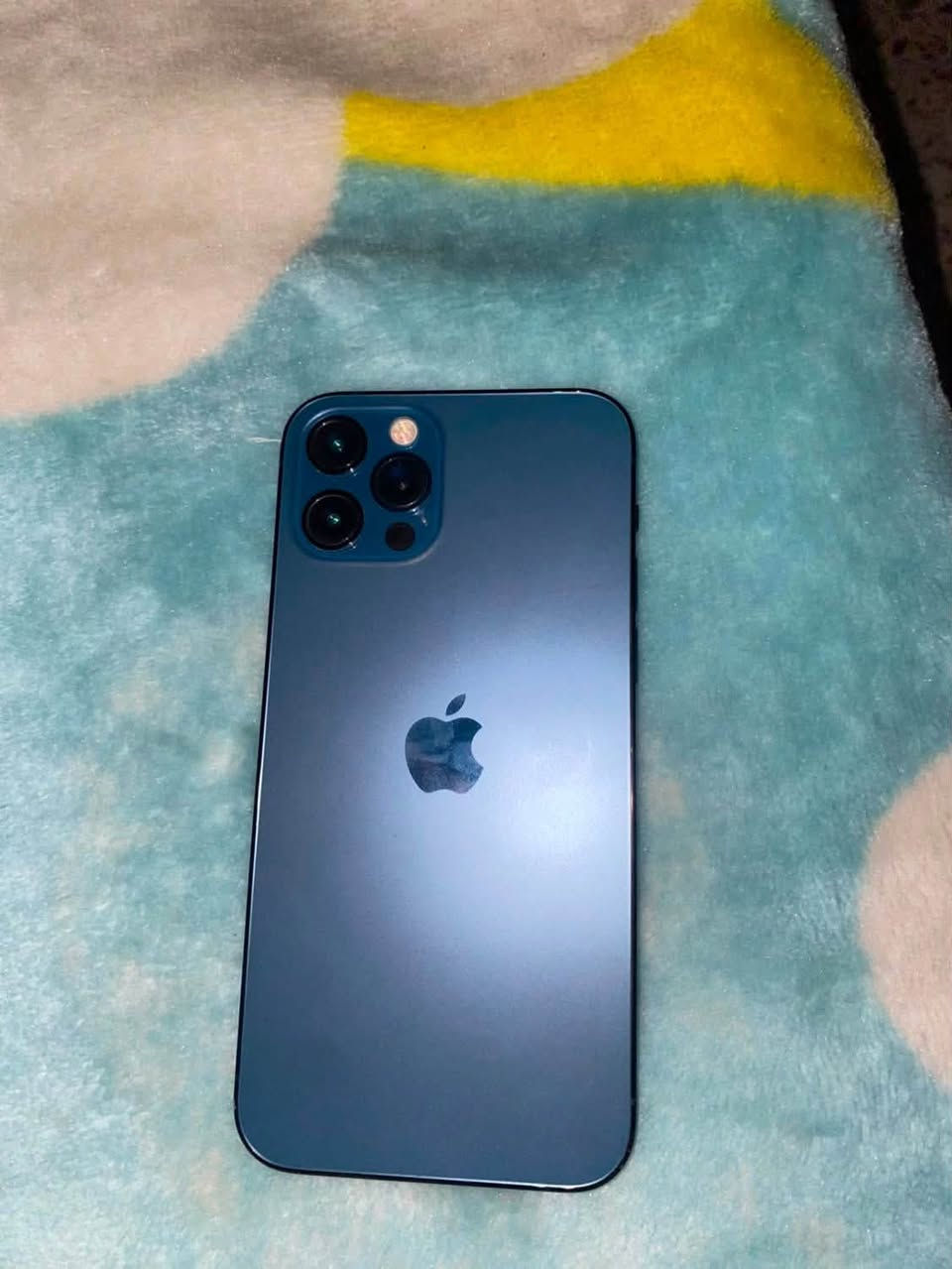 ايفون12 pro نضافه عاليه للبيع سعر 300 الف و بي مجال بصيط الي يريده يراسلني على رقمي وتساب الرقم ***********
