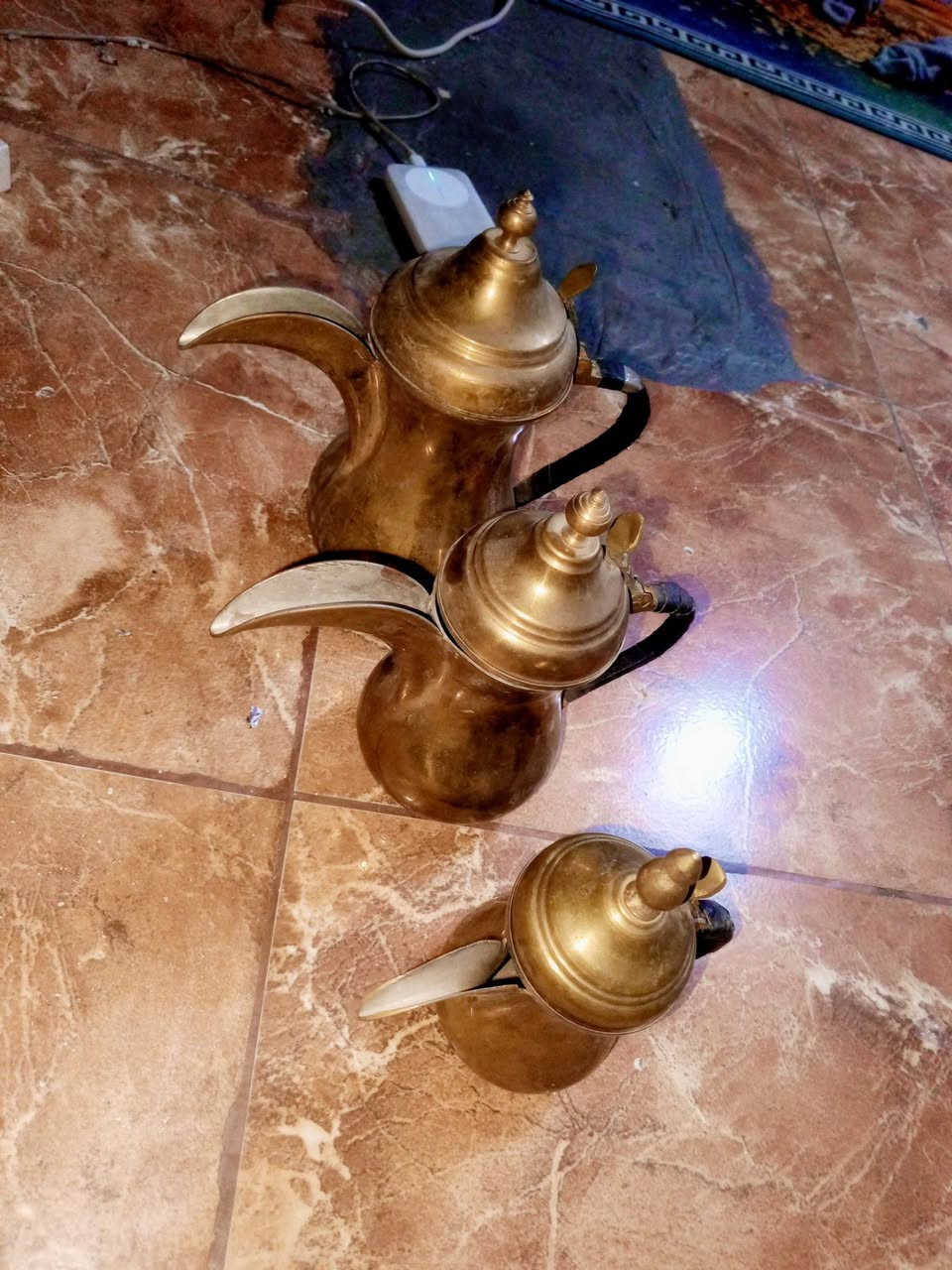 سيت دلال نحاس ثلاث قطع صب قديم ونضاف و وزن ثقيل 
للاستفسار التواصل ع الرقم ***********
